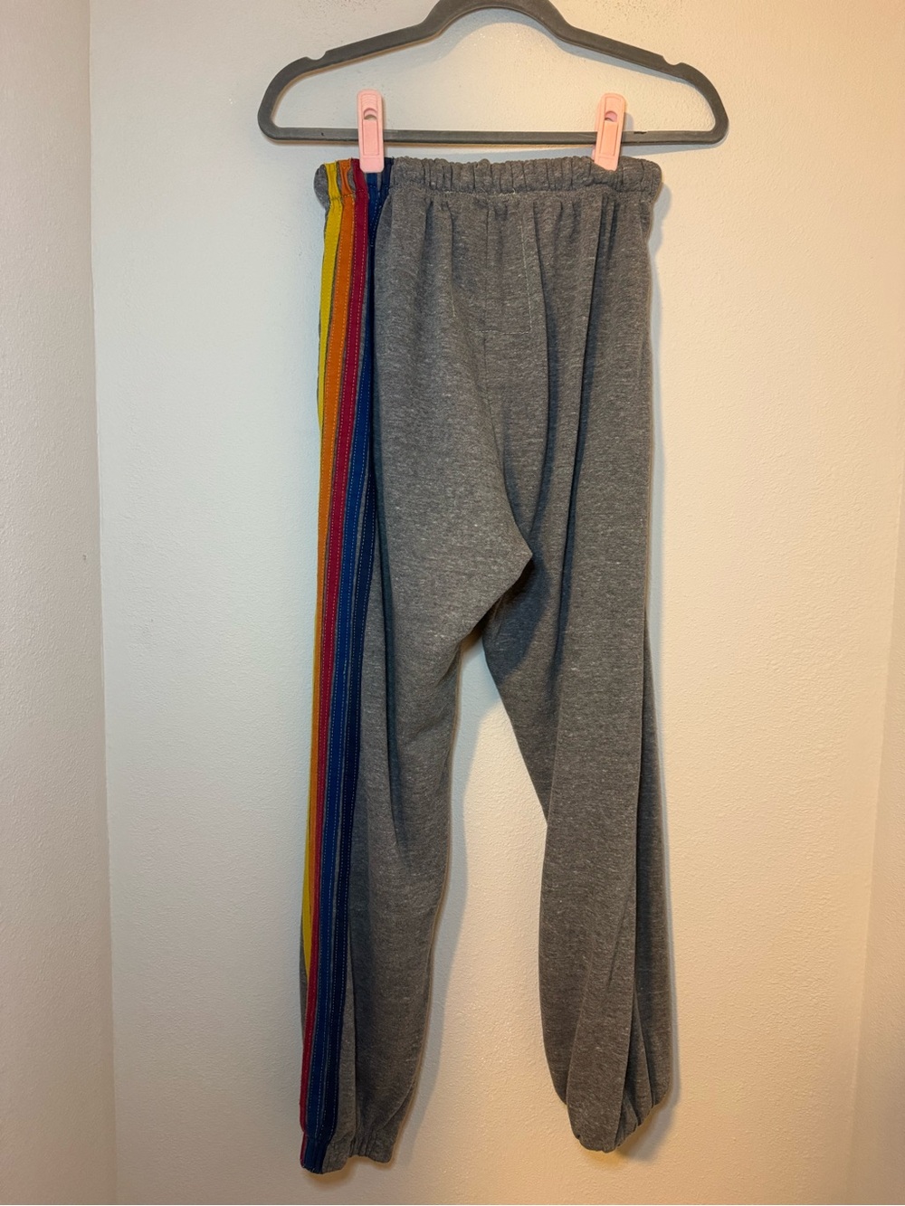 Aviator Nation Men’s Classic Five stripe sweatpants in heather gray. - Picture 5 of 6